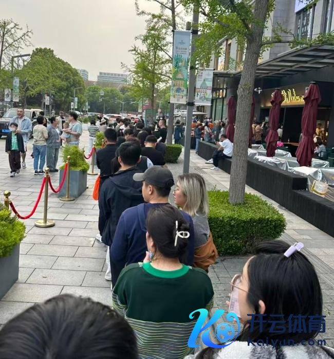 著作在店门口立牌说念歉 面馆劳动待晋升